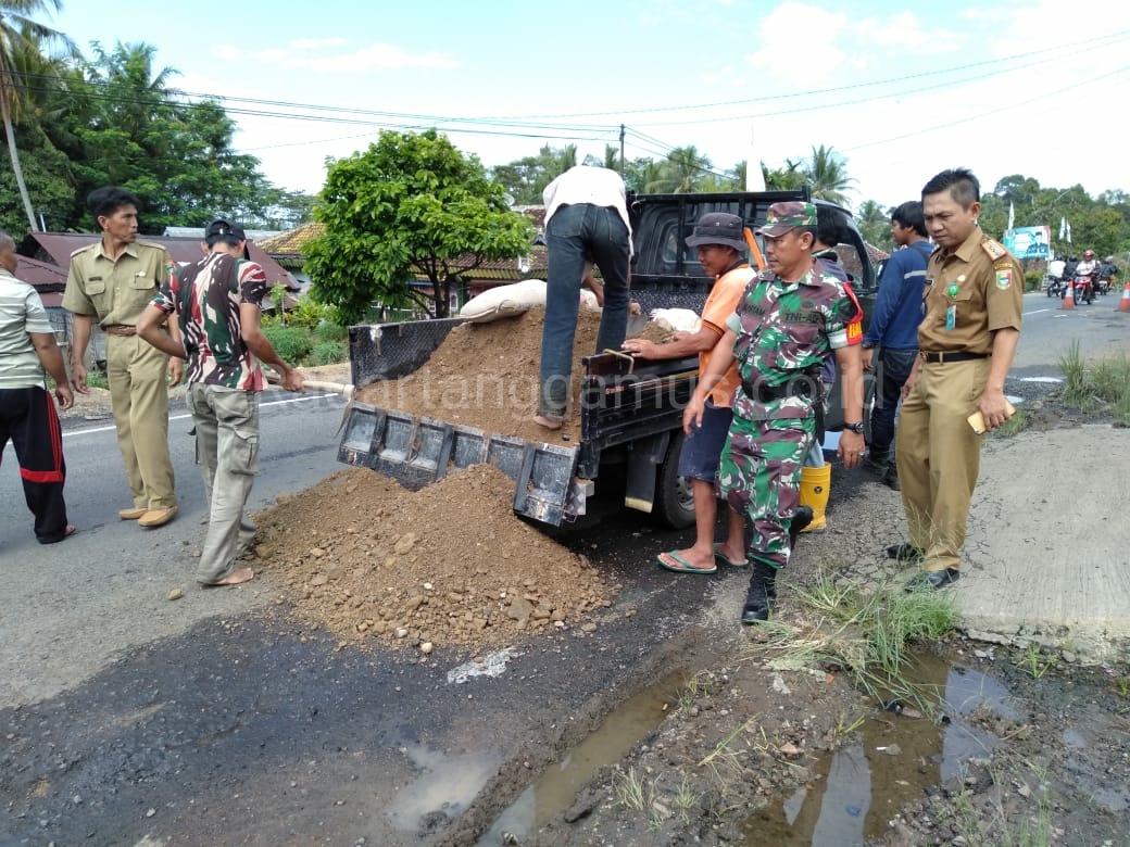 Jalinbar Pekon Teba Diperbaiki Secara Darurat