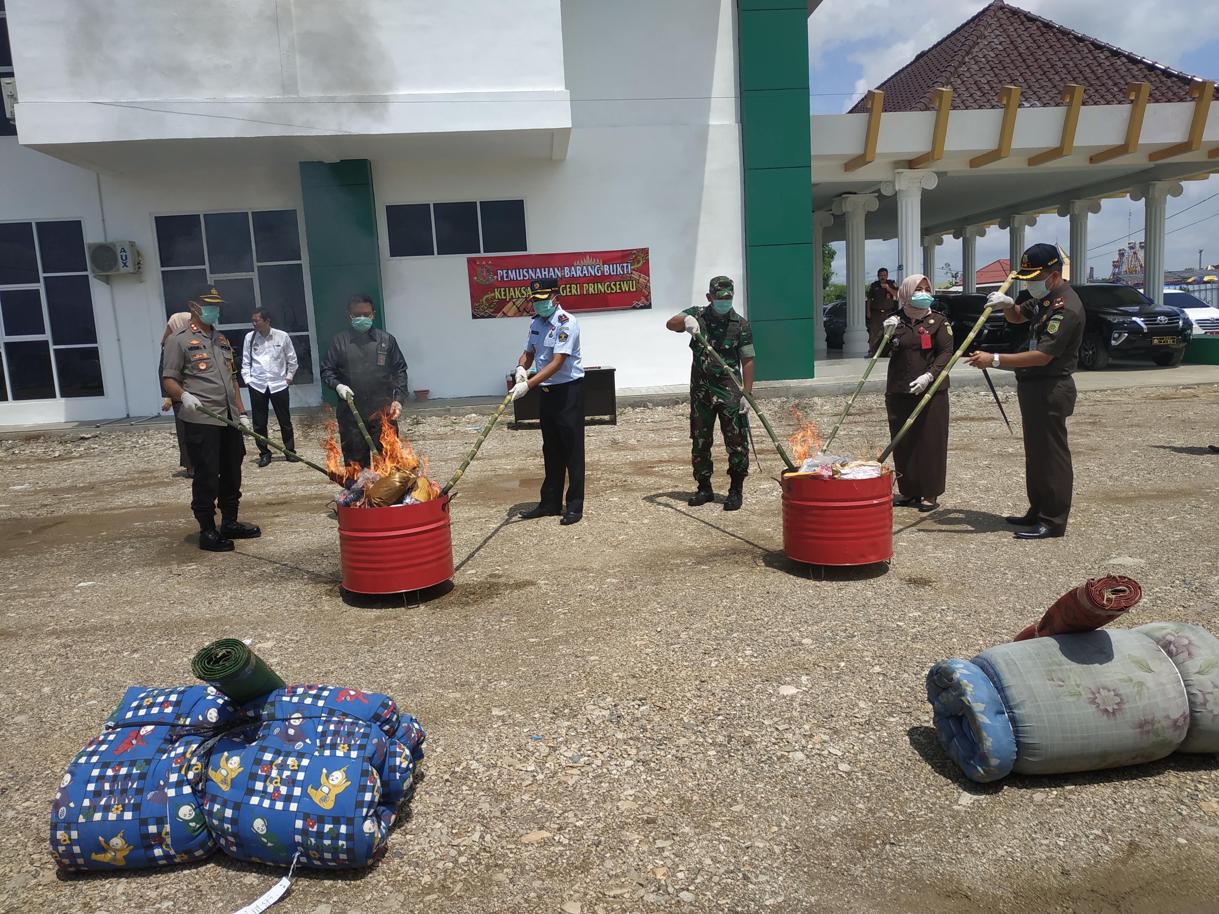 Barang Bukti Kasus Pencabulan Dibakar