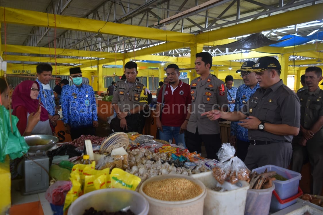 Pastikan Stok Barang Aman, Wabup Sidak Pasar