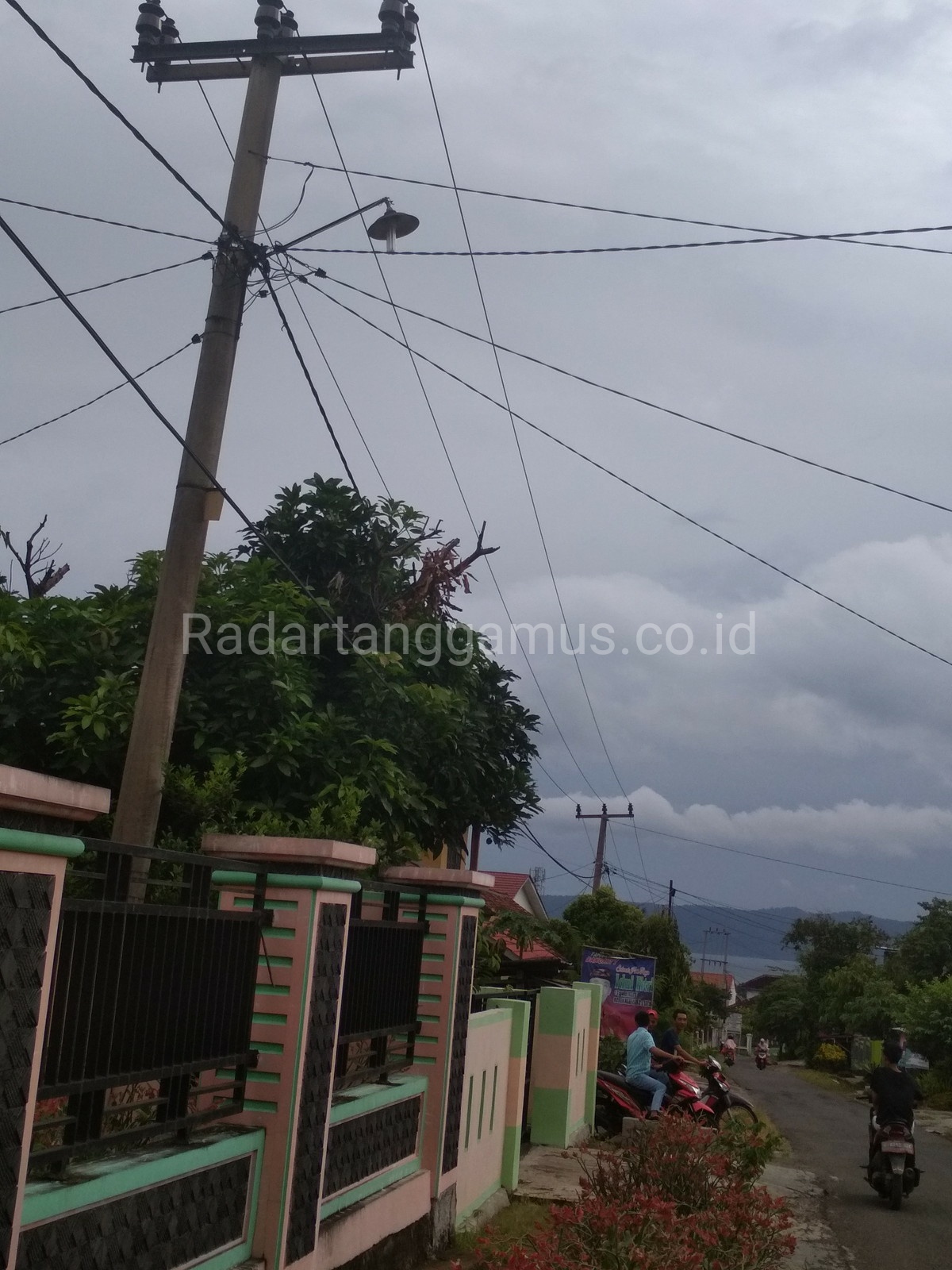 Minim LPJU, Jalan Kusa Gelap Gulita