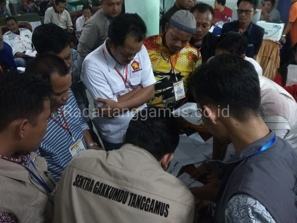 “Dihujani” Interupsi, Sidang Pleno KPU Molor Selama Dua Jam