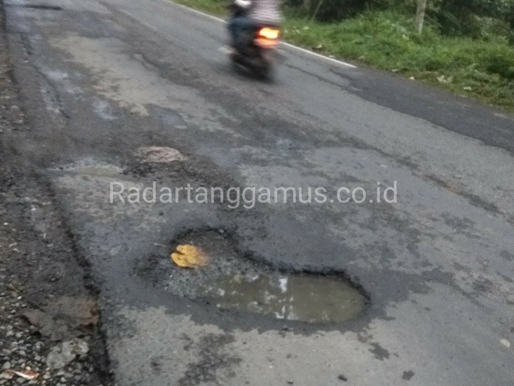 Awas, Banyak “Ranjau” di Jalinbar Batukeramat