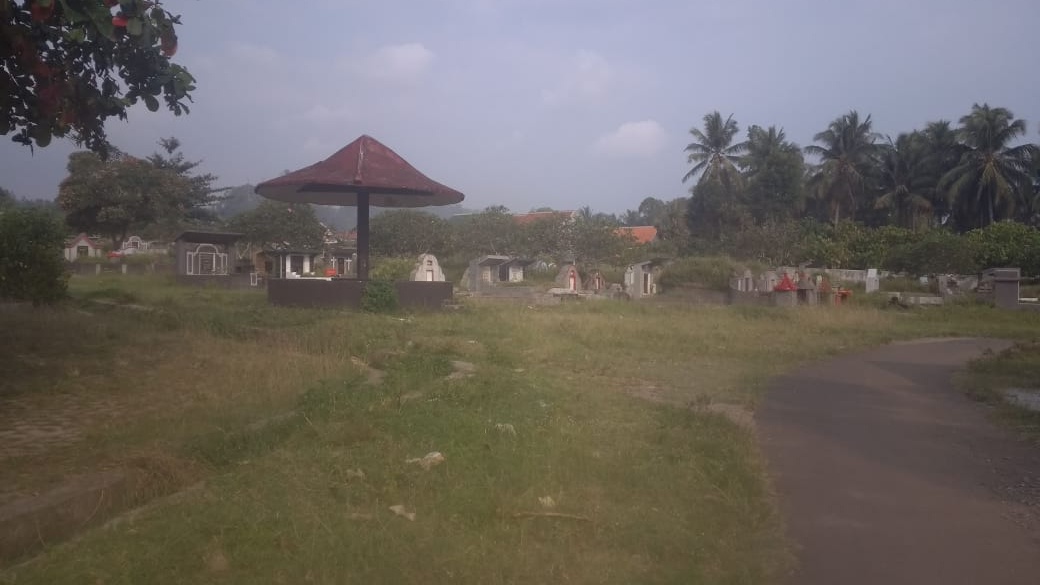 Astaga, Pemakaman Jadi Tempat Pesta Miras dan Mesum