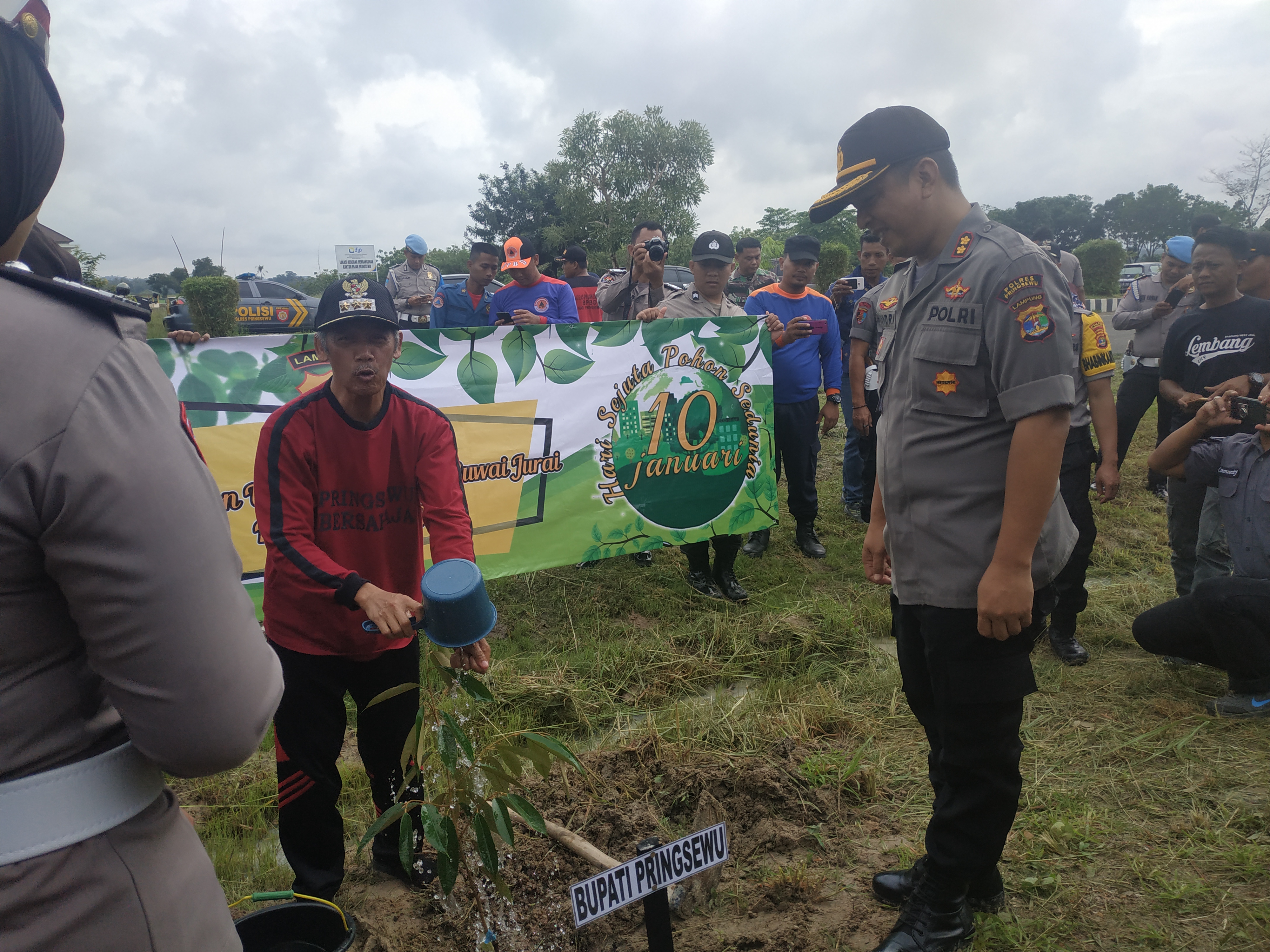 Ribuan Bibit Pohon Ditanam di Calon Lokasi Polres Pringsewu