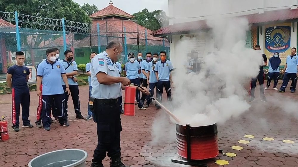 Lapas Kotaagung Gelar Sosialisasi dan Simulasi Penanganan Kebakaran