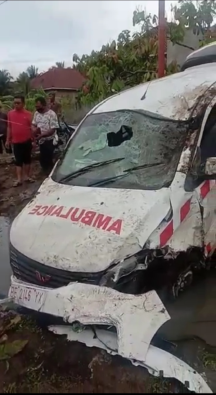 Ambulans Pekon Alami Kecelakaan, Satu Pasien Tewas