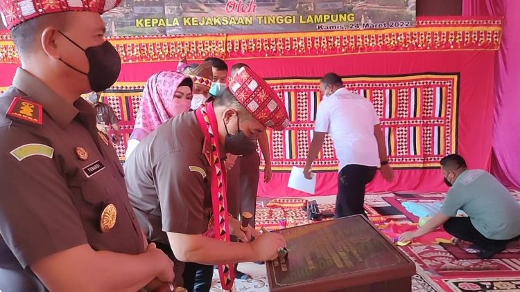 Kajati Lampung Resmikan Rumah Restorative Justice Lamban Adem Pekon Dadirejo