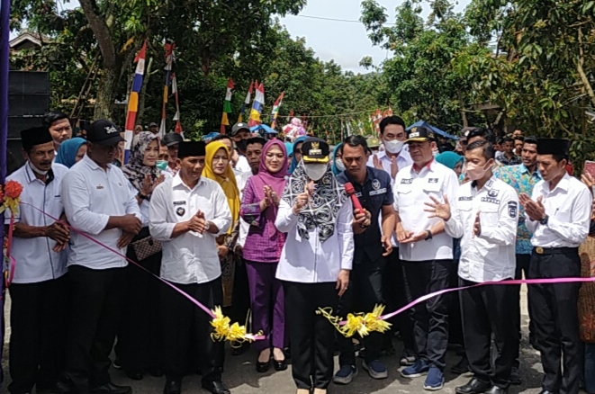 Bupati Resmikan Jalan Penghubung Tiga Pekon