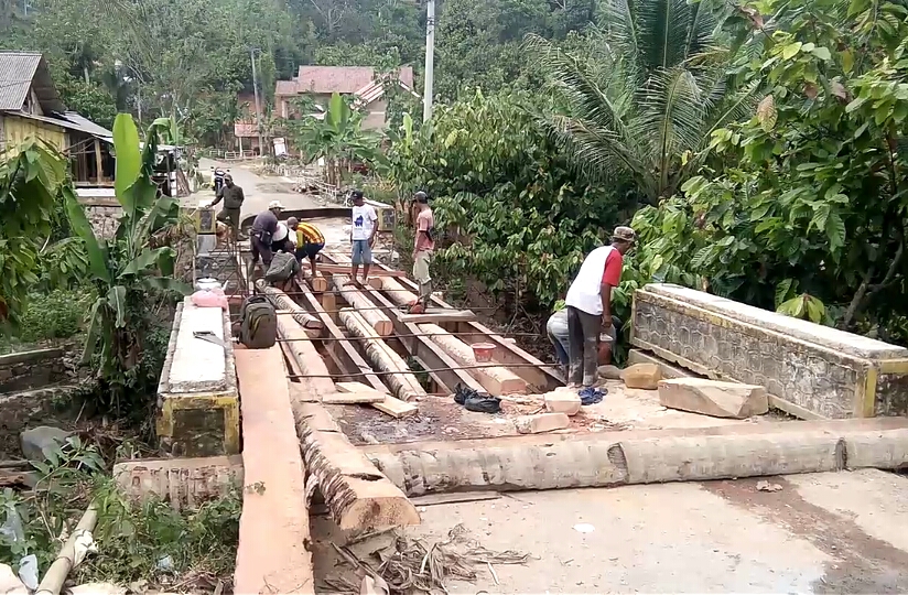 Pembangunan Jembatan Darurat Ditarget Rampung Hari Ini