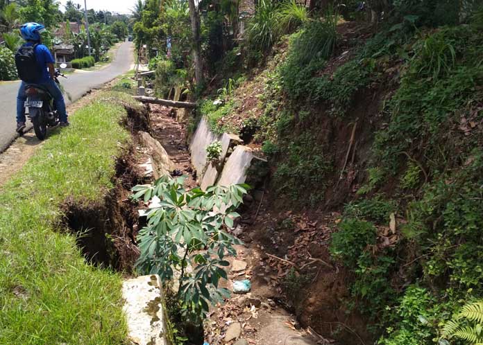 Ruas Jalinbar Gunung Alip Kembali Tergenang