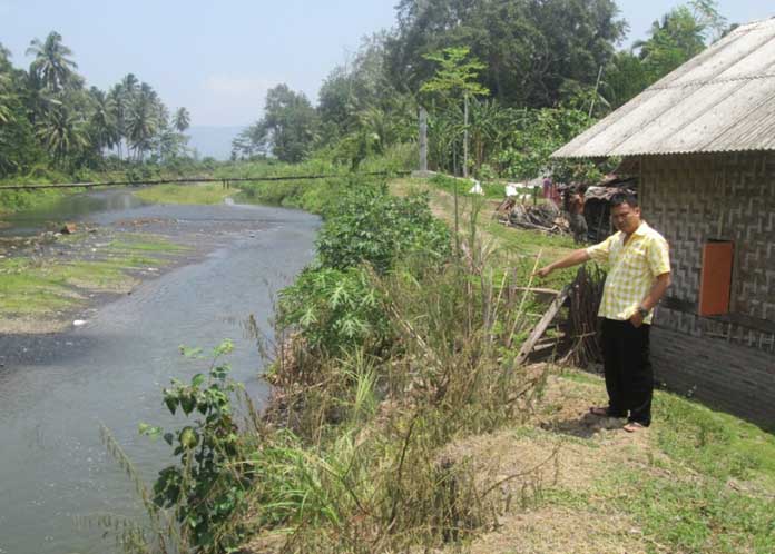 Tanggul Way Belu Kian Menipis, Warga Dihantui Banjir