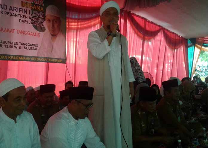 Ustadz Arifin Ilham Ajak Warga Dekat Dengan Allah