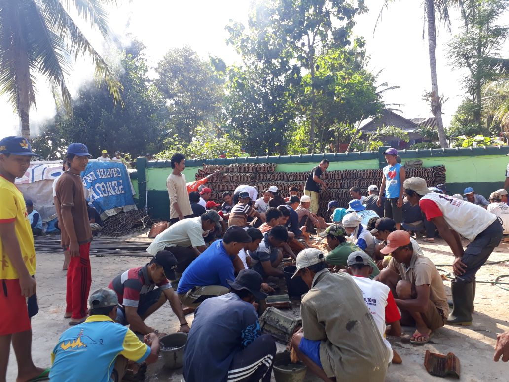 Warga Pekon Gadingrejo Timur Gotong-royong Bangun Masjid