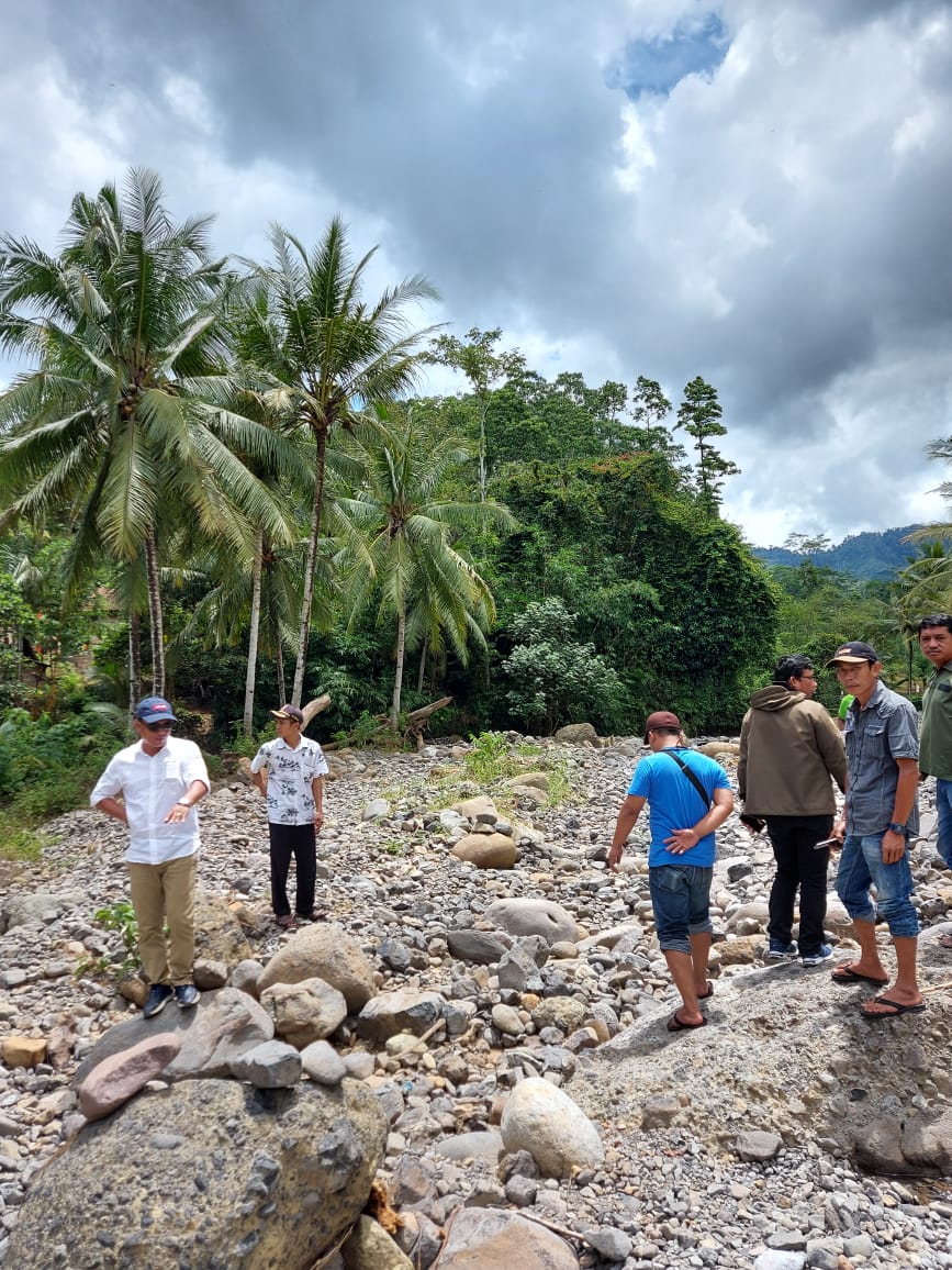 Tebing Sungai Kian Terkikis, Ratusan Rumah Terancam